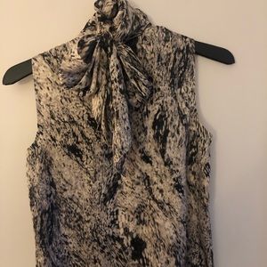 Sleeveless blouse w/pussy bow - button neck